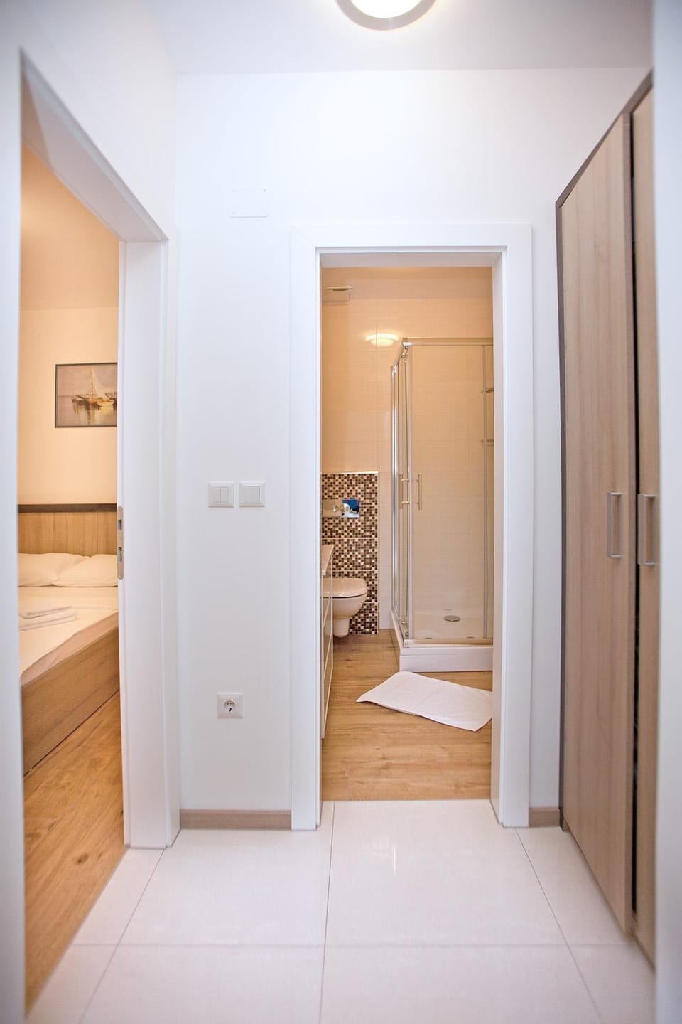 Shower, Toilet, Bed, Bathroom, Bedroom, towels