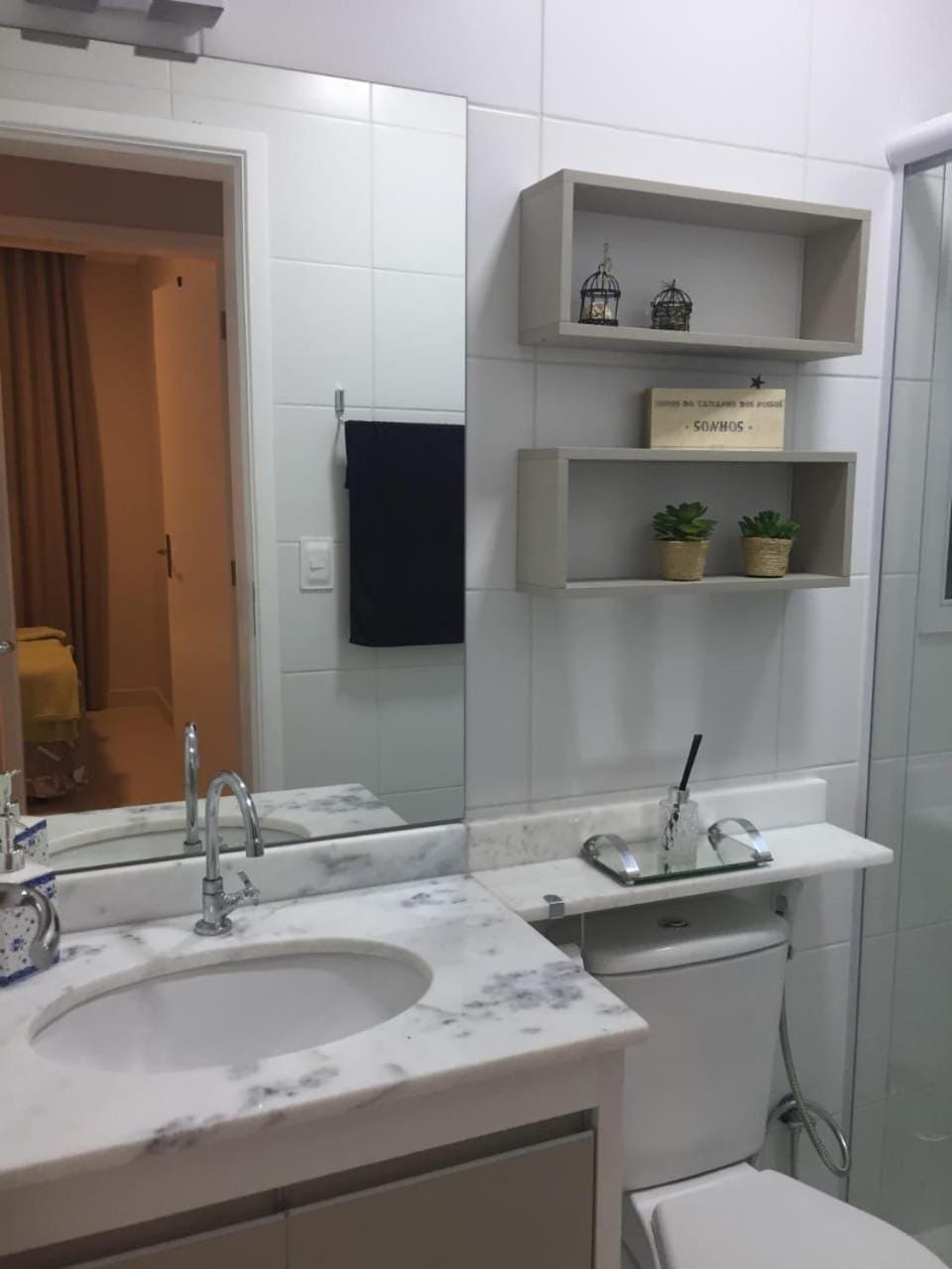 Apartamento novíssimo a 3 quadras da praia, com piscina, sala de jogos e sauna!! Apartment in Ubatuba