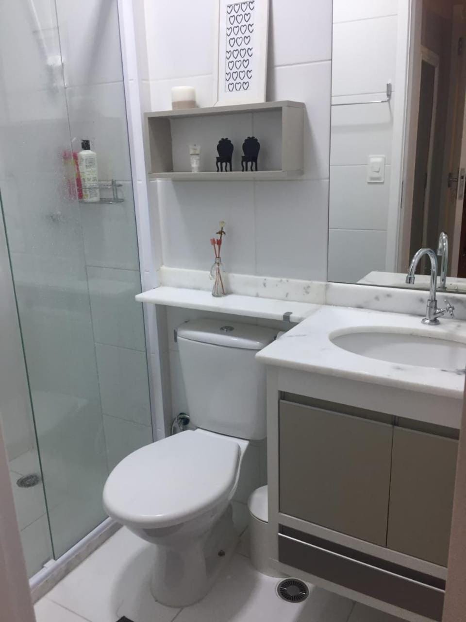 Apartamento novíssimo a 3 quadras da praia, com piscina, sala de jogos e sauna!! Apartment in Ubatuba