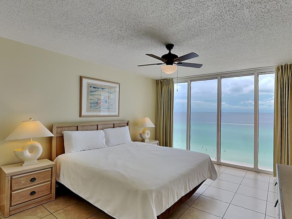 Bed, Balcony/Terrace, Bedroom, Sea view