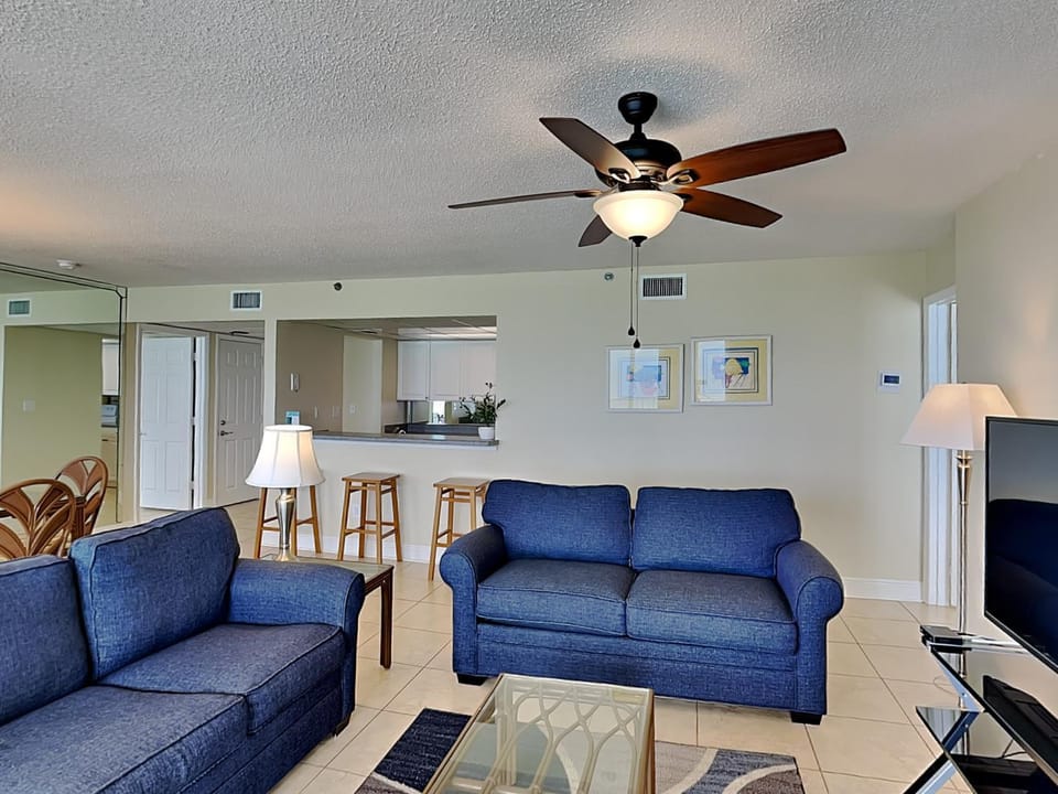 Kitchen or kitchenette, Living room, Seating area, Dining area, furniture