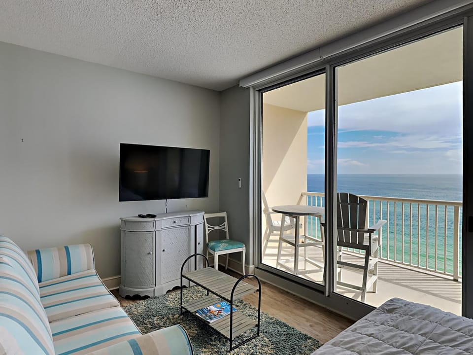 TV and multimedia, Balcony/Terrace, Living room, Seating area, Sea view, furniture
