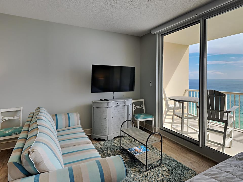 TV and multimedia, Balcony/Terrace, Living room, Seating area, Sea view, furniture