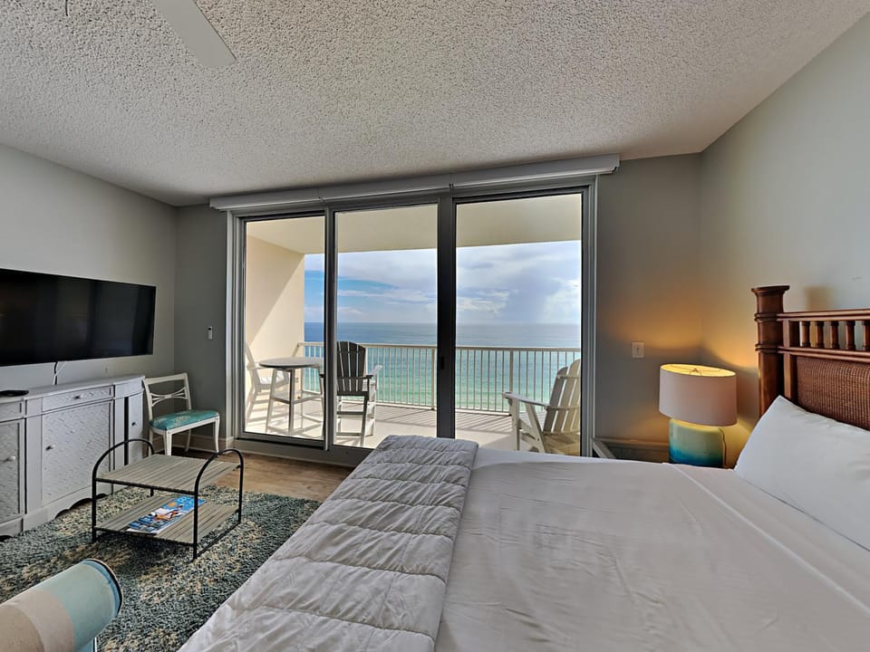 Bed, TV and multimedia, Balcony/Terrace, Seating area, Bedroom, Sea view, furniture