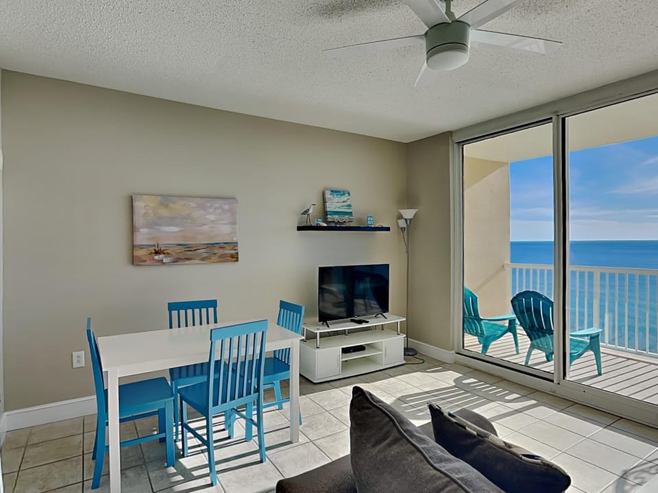 TV and multimedia, Balcony/Terrace, Living room, Seating area, Dining area, Sea view