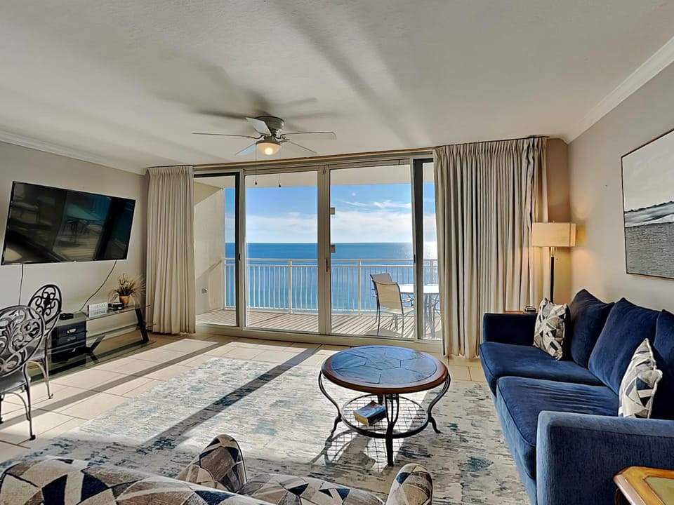 TV and multimedia, View (from property/room), Balcony/Terrace, Living room, Seating area, Sea view, furniture