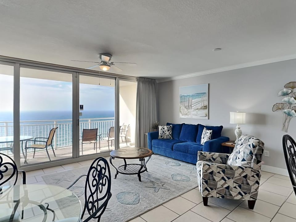 View (from property/room), Balcony/Terrace, Living room, Seating area, Dining area, Sea view, furniture