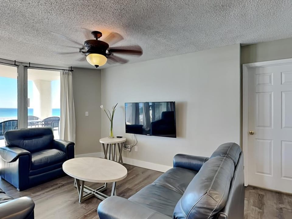 TV and multimedia, Balcony/Terrace, Living room, Seating area, Sea view, furniture