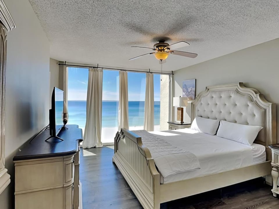 Bed, TV and multimedia, Balcony/Terrace, Beach, Bedroom, Sea view, furniture
