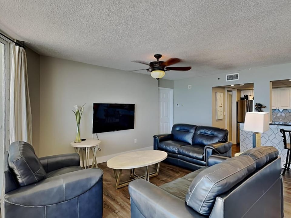 TV and multimedia, Living room, Seating area, furniture, air conditioner