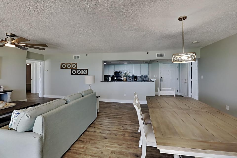 Kitchen or kitchenette, Living room, Seating area, Dining area, furniture