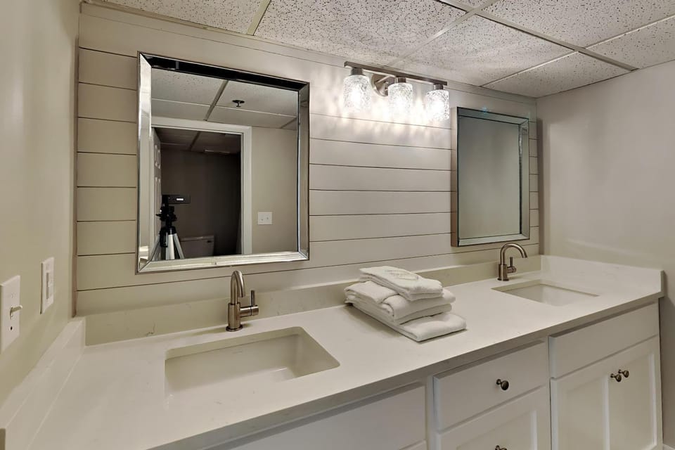 Bathroom, towels