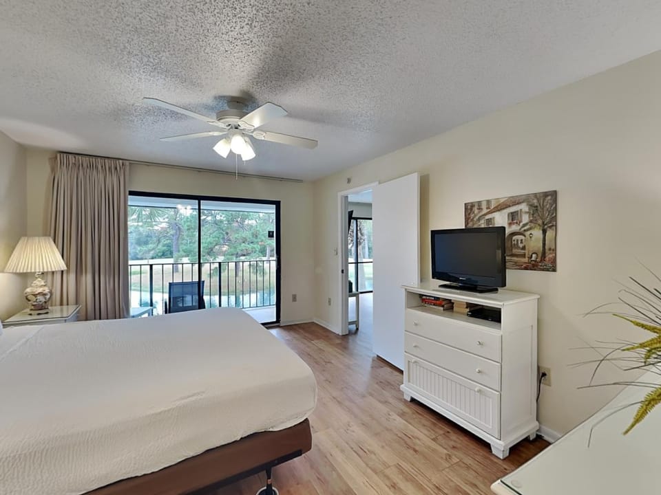 Bed, TV and multimedia, Balcony/Terrace, Bedroom, Garden view