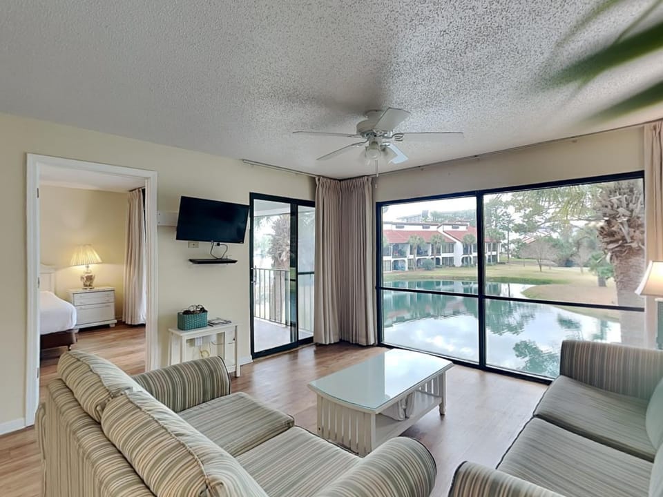 TV and multimedia, Balcony/Terrace, Living room, Seating area, Sea view, furniture