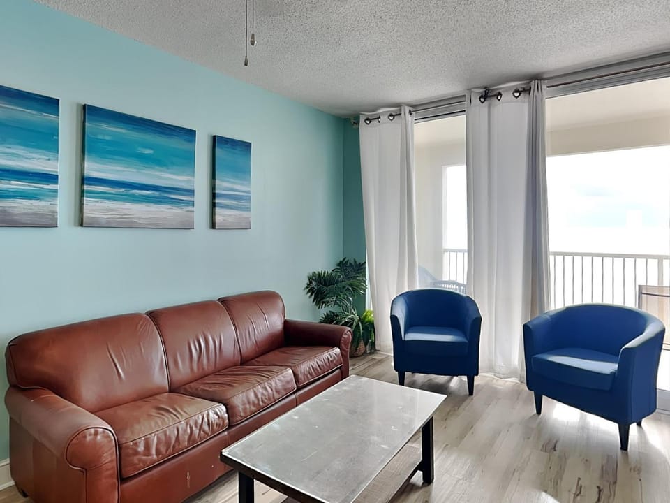 Balcony/Terrace, Living room, Seating area, furniture