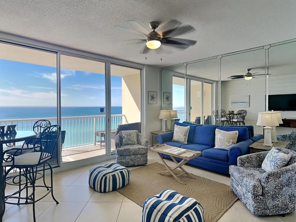 View (from property/room), Balcony/Terrace, Living room, Seating area, Sea view, furniture