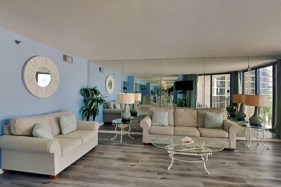 TV and multimedia, Balcony/Terrace, Living room, Seating area, City view, furniture