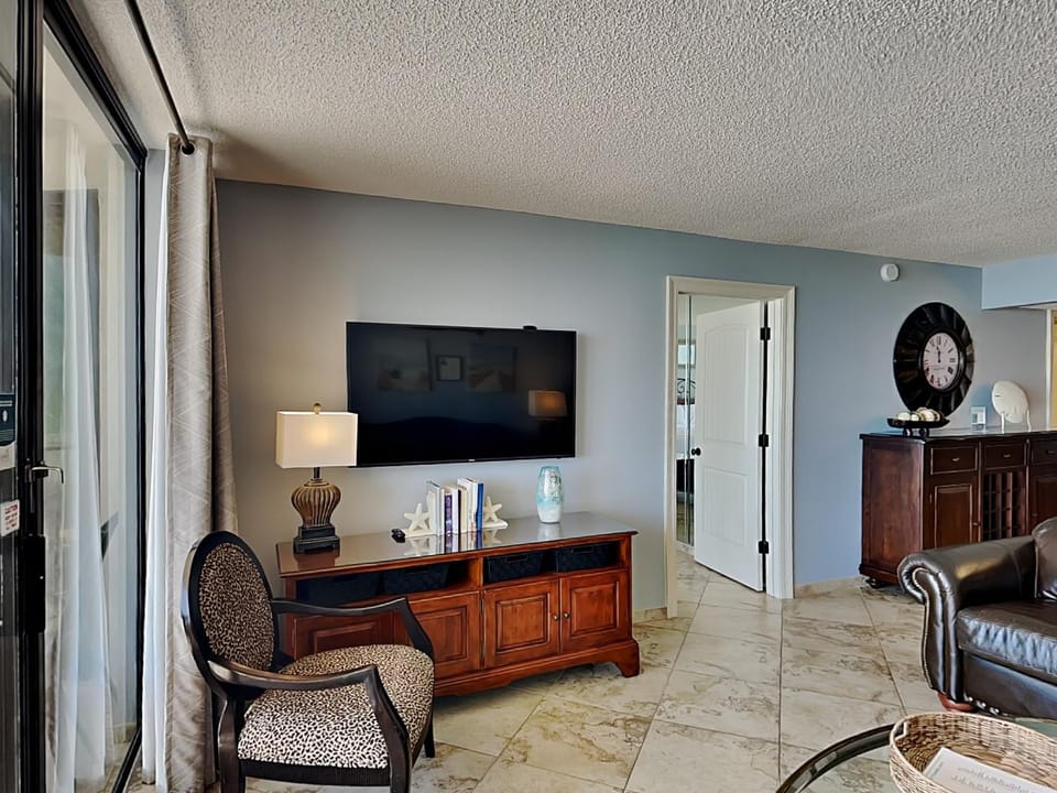 TV and multimedia, Living room, Seating area, furniture