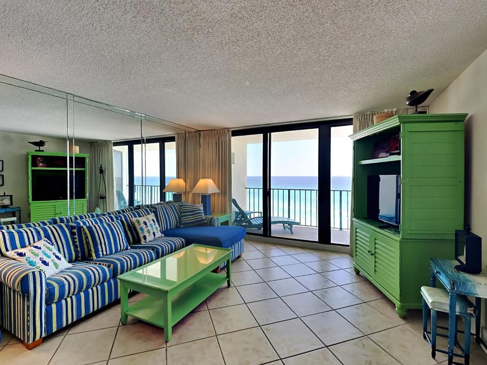 Balcony/Terrace, Living room, Seating area, Sea view, furniture