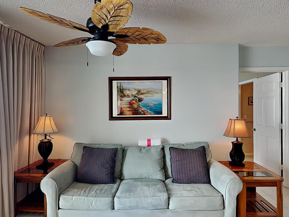 Living room, Seating area, furniture