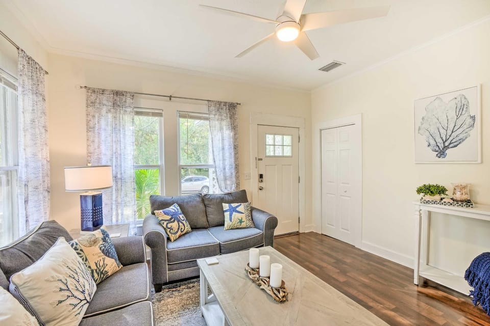 Historic Tarpon Springs Abode ~ 3 Mi to Beach House in Tarpon Springs