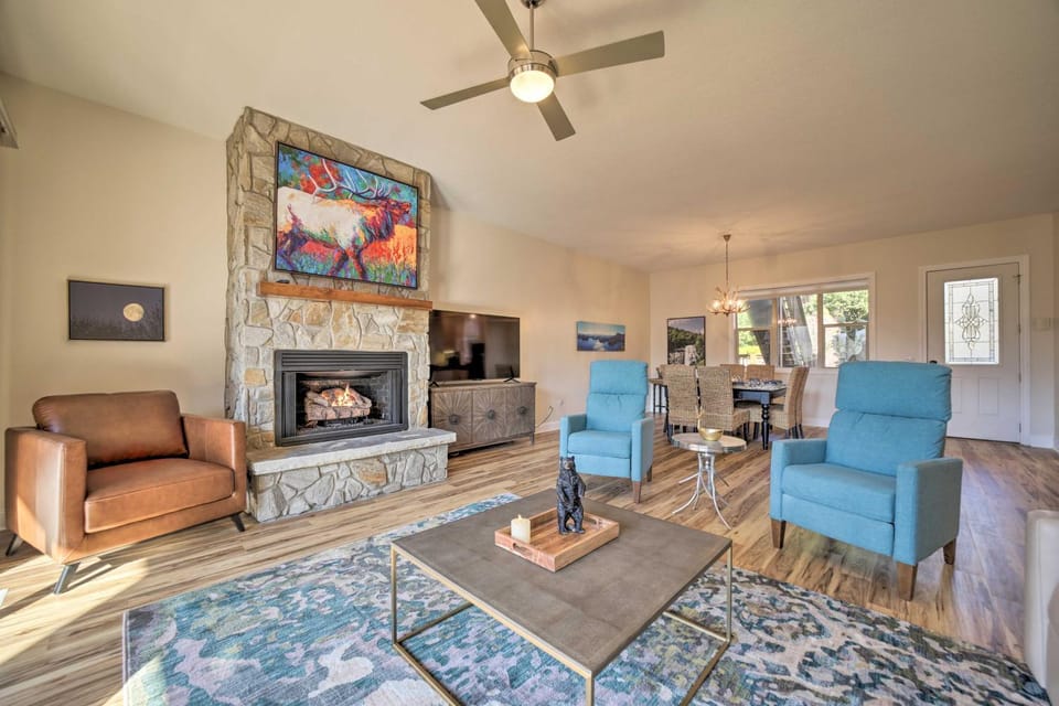 Beautiful Whittier Condo w/ Deck + Mtn Views! House in Swain County