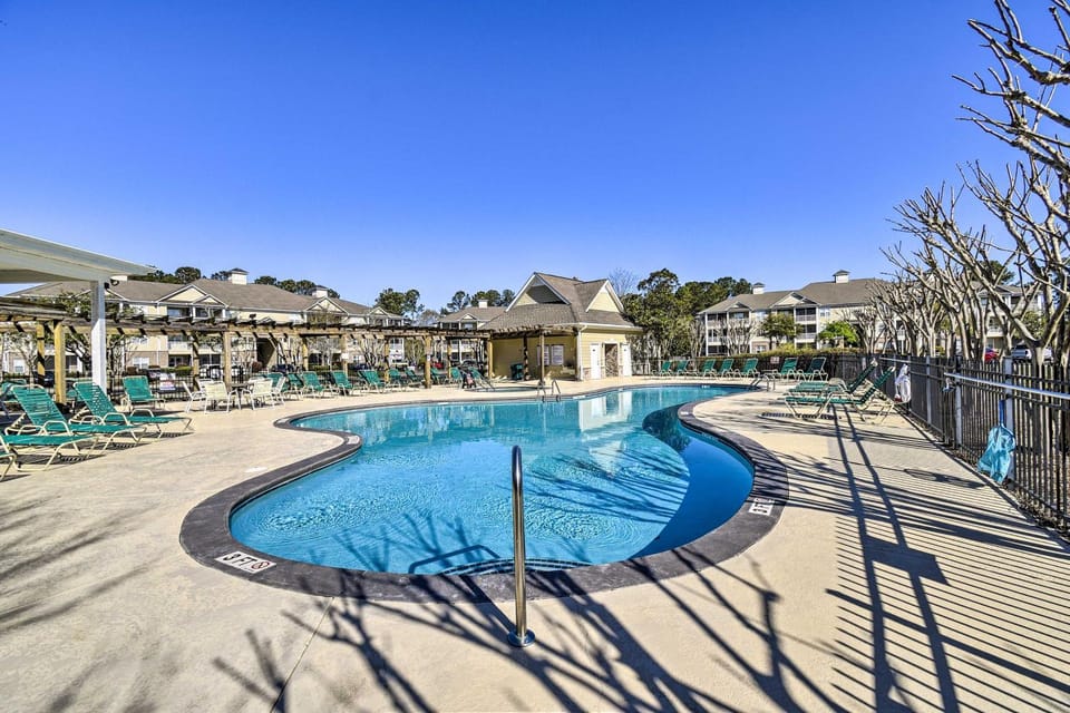 Calabash Condo w/ Patio + Golf Course Views! House in South Carolina
