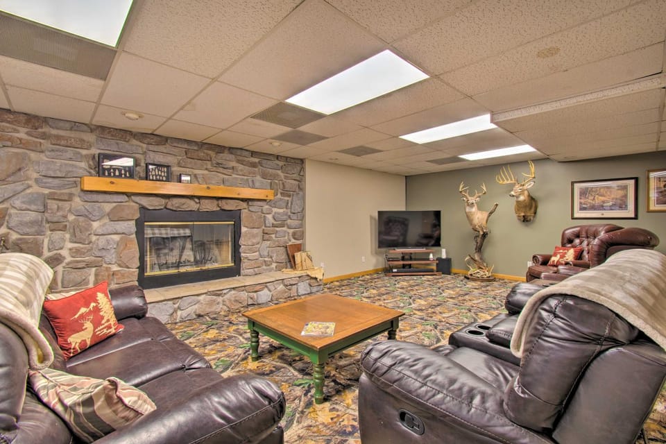 Idyllic Mt Sterling Retreat w/ Private Lake! House in Illinois