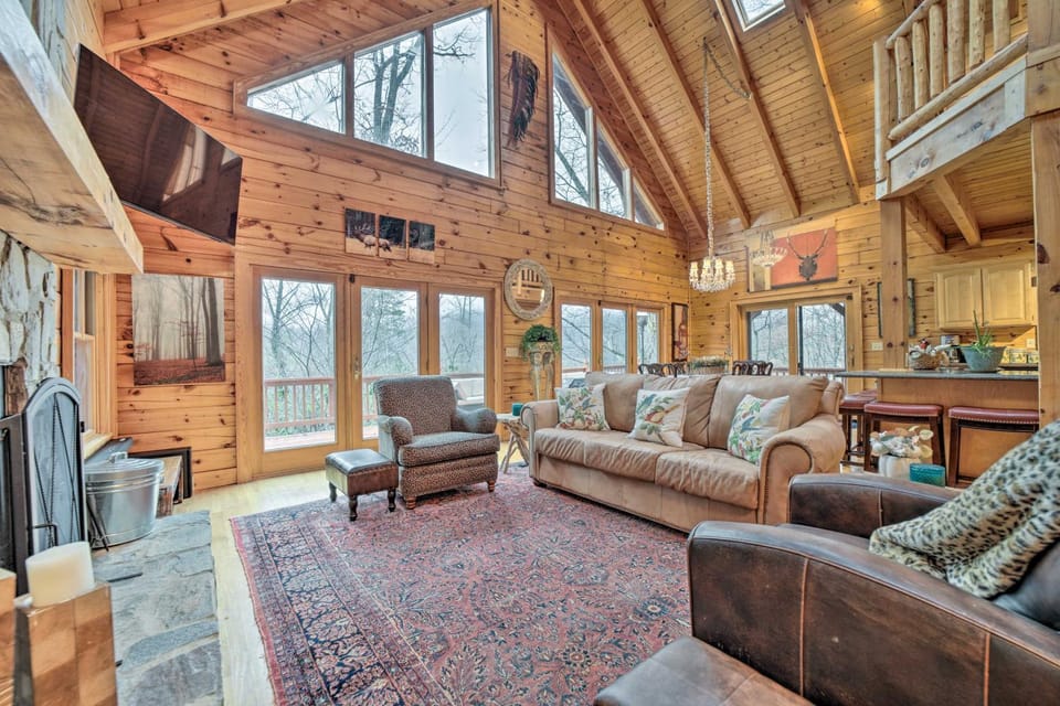 Walk to Golfing Grand Maggie Valley Cabin! Cabin in Maggie Valley