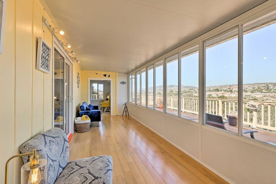 Retro House with Deck and Arroyo Grande View House in Grover Beach