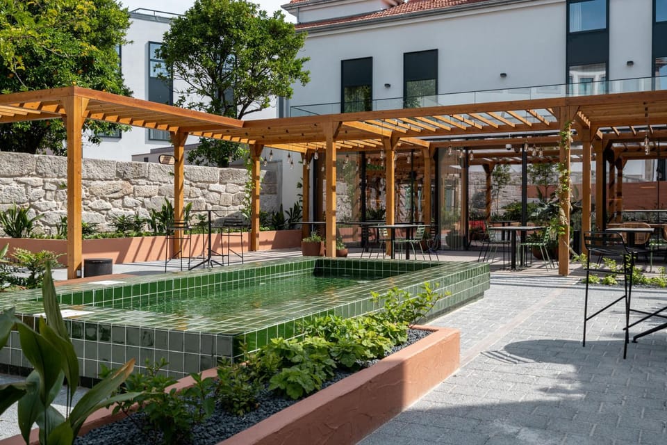 Off site, Inner courtyard view