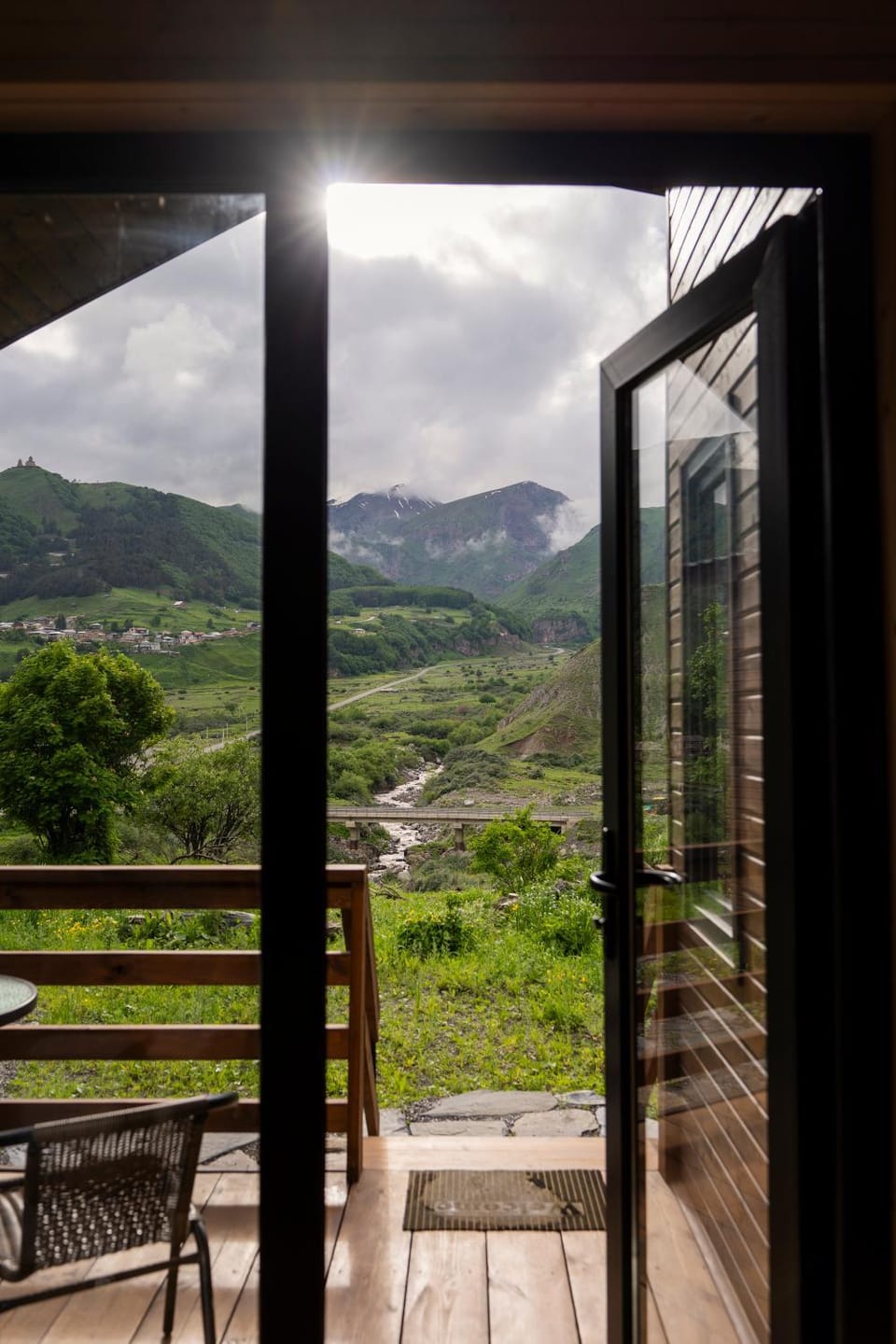 View (from property/room), Balcony/Terrace, Mountain view