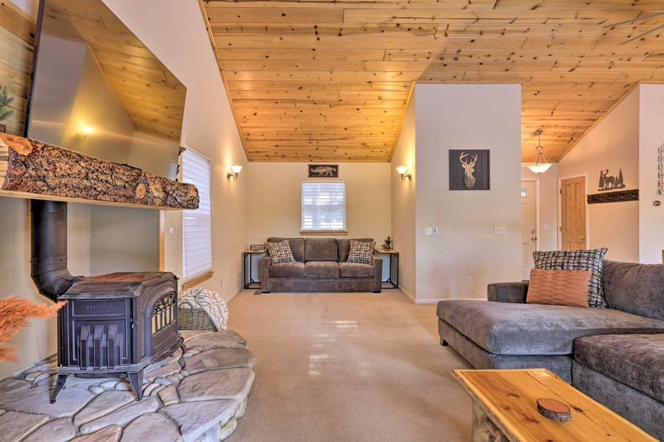 Cold Springs Mountain Cabin: Hot Tub & Generator Cabin in Calaveras County