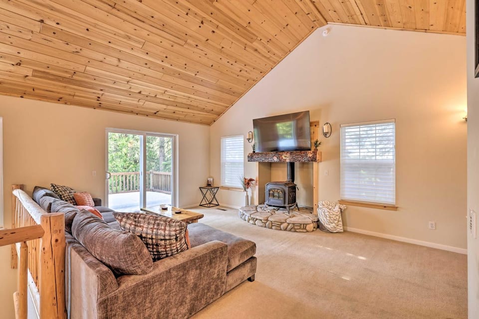 Cold Springs Mountain Cabin: Hot Tub & Generator Cabin in Calaveras County