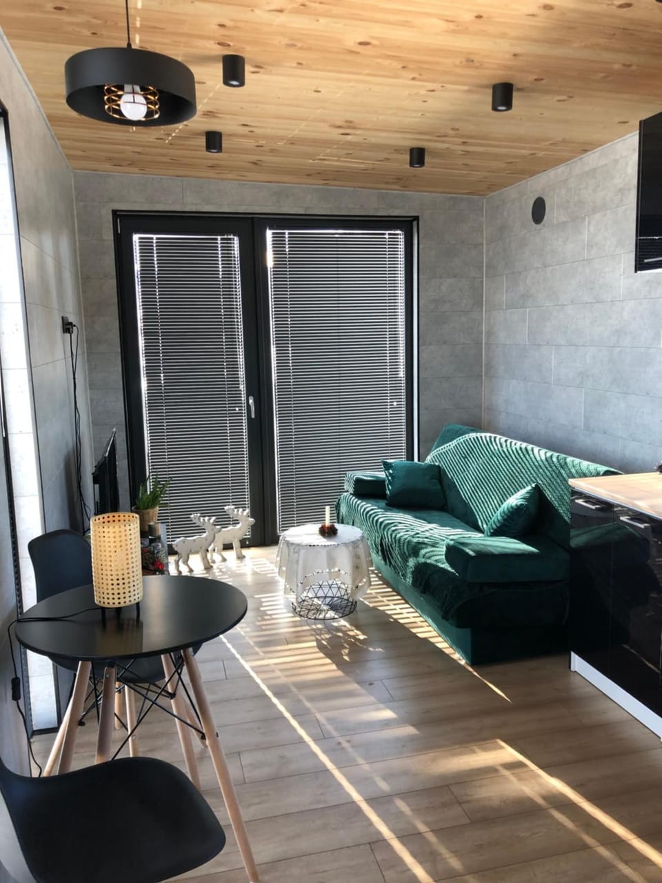 Property building, Bed, TV and multimedia