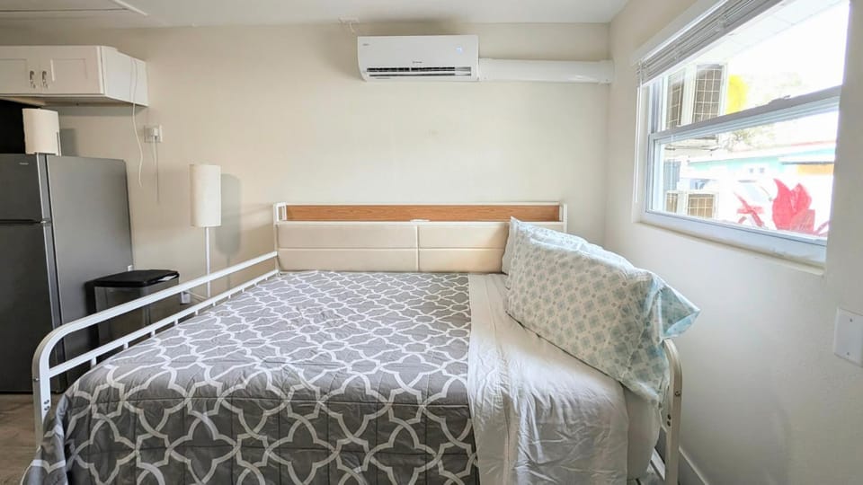 Studio Sunview 3 2Mins to BeachPool Apartment in Indian Rocks Beach