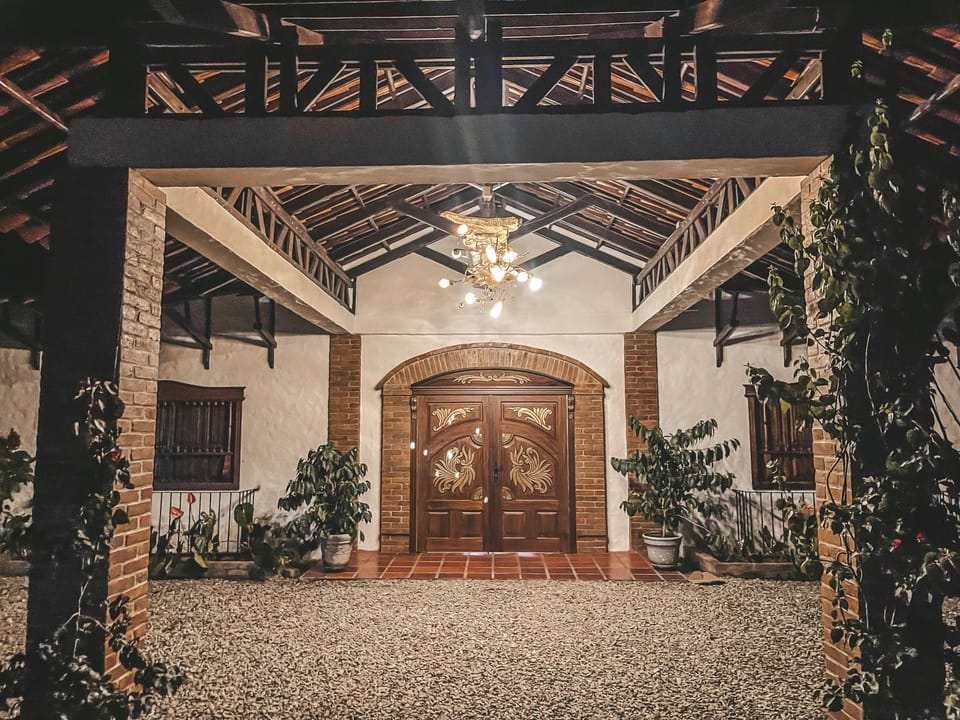 Facade/entrance