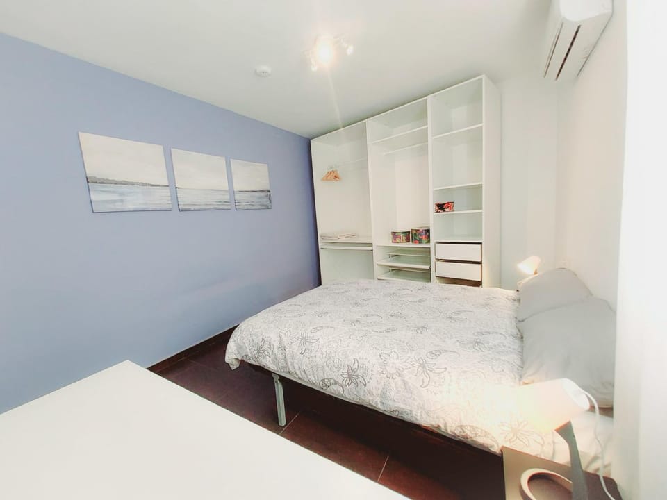 Bed, Photo of the whole room, Bedroom, wardrobe, air conditioner