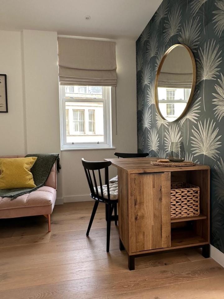 Contemporary Pied à Terre in the Heart of Bath Apartment in Bath