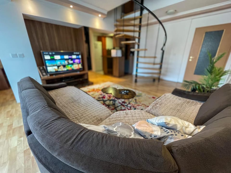 Communal lounge/ TV room, Living room, Seating area