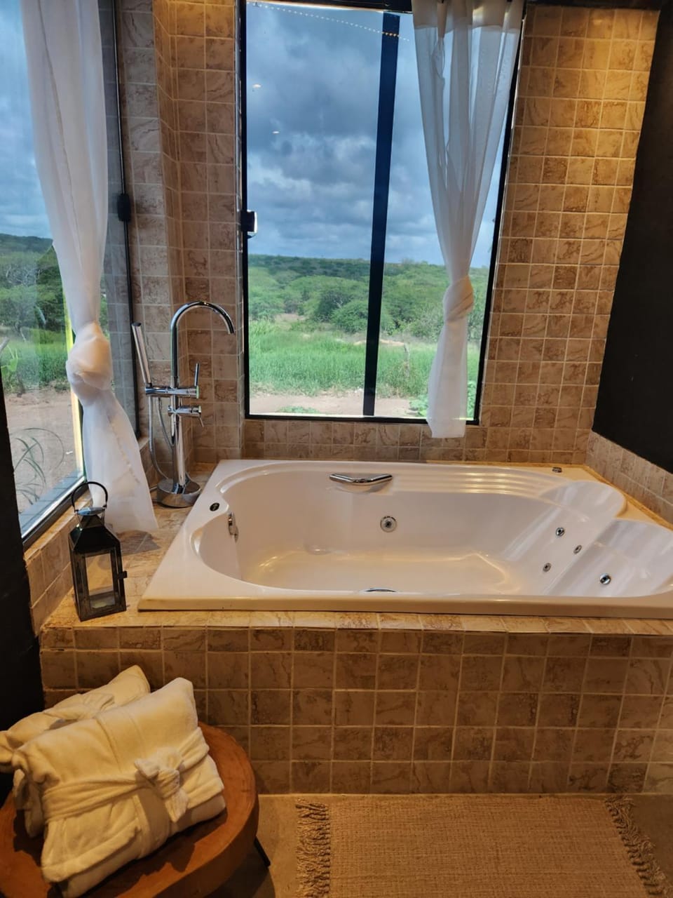 Natural landscape, Hot Tub, Bathroom, Bath, towels