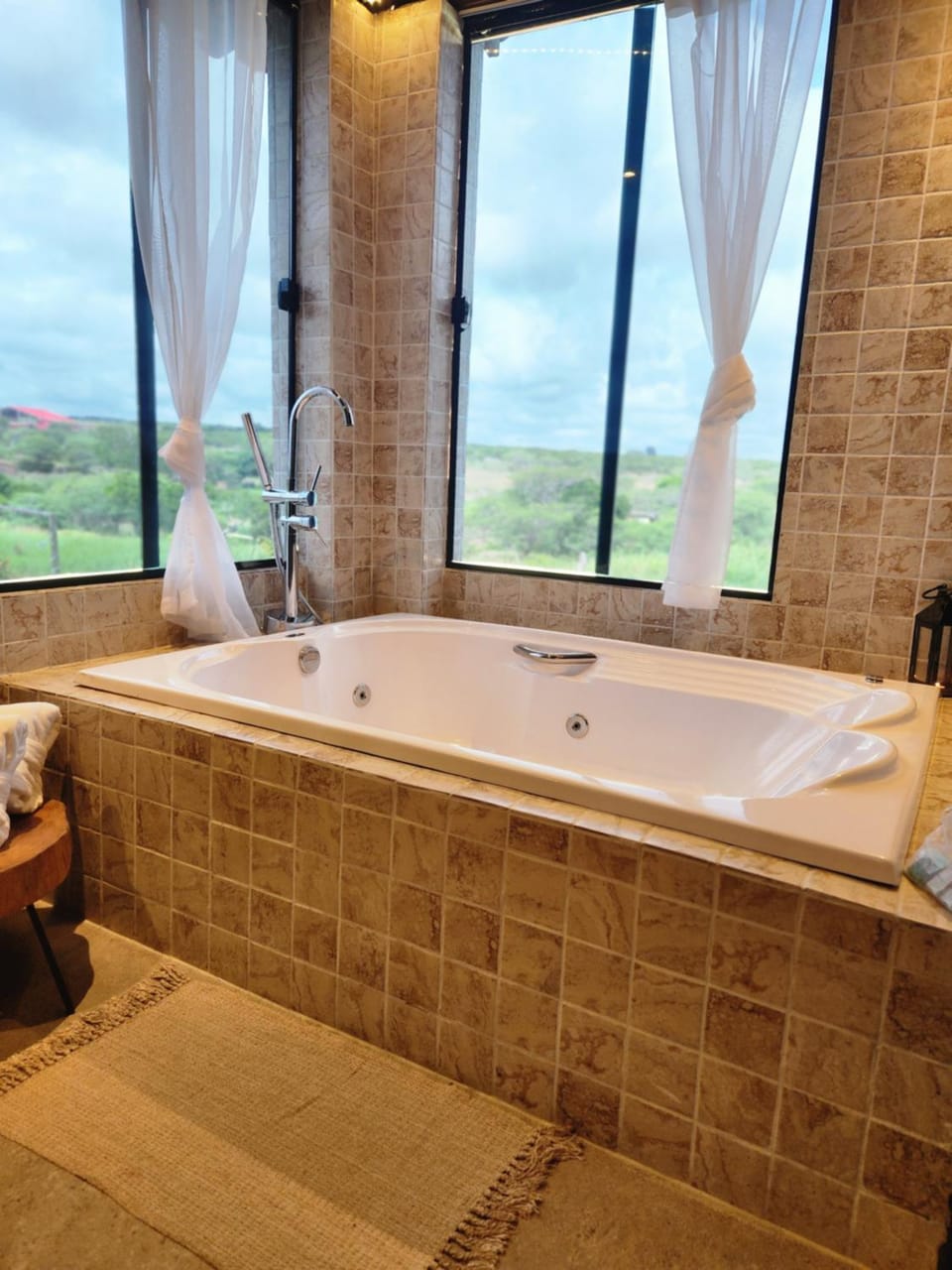 Natural landscape, Hot Tub, Bathroom, Bath, towels