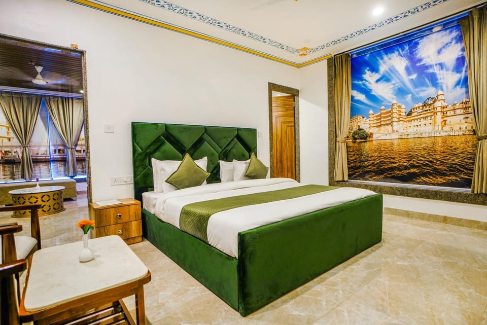 Bed, Living room, Photo of the whole room, Seating area, Bedroom