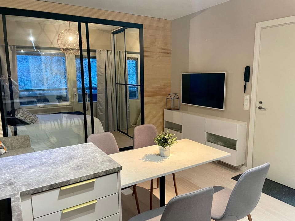 TV and multimedia, Living room, Seating area, Dining area, hair dresser