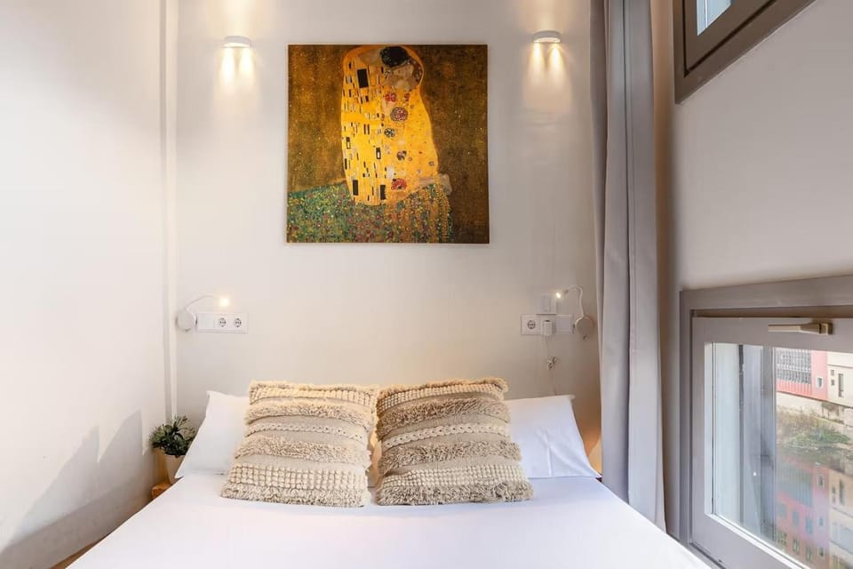 Shower, Bathroom, TV and multimedia