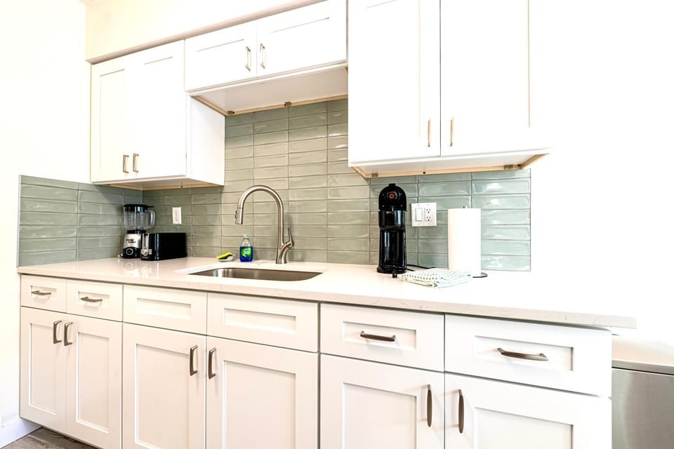 2bd 1ba Sunset 1 3Min to BeachPool Apartment in Indian Rocks Beach