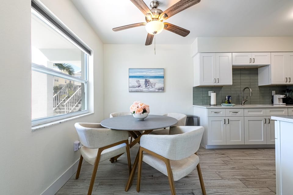 2bd 1ba Sunset 2 3Mins to Beach! Apartment in Indian Rocks Beach