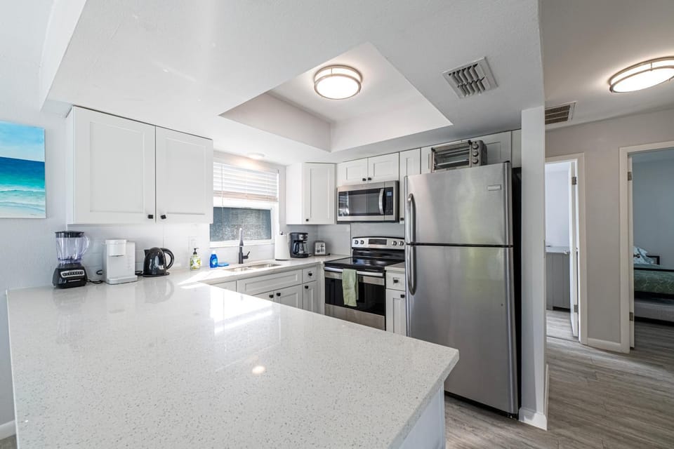 2bd 2ba Sandy Beach E 3Mins to BeachPool! Apartment in Indian Rocks Beach