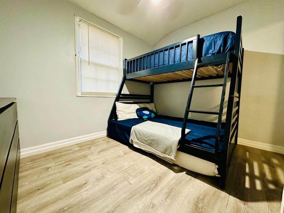 Renovated guest house Apartment in Hyattsville