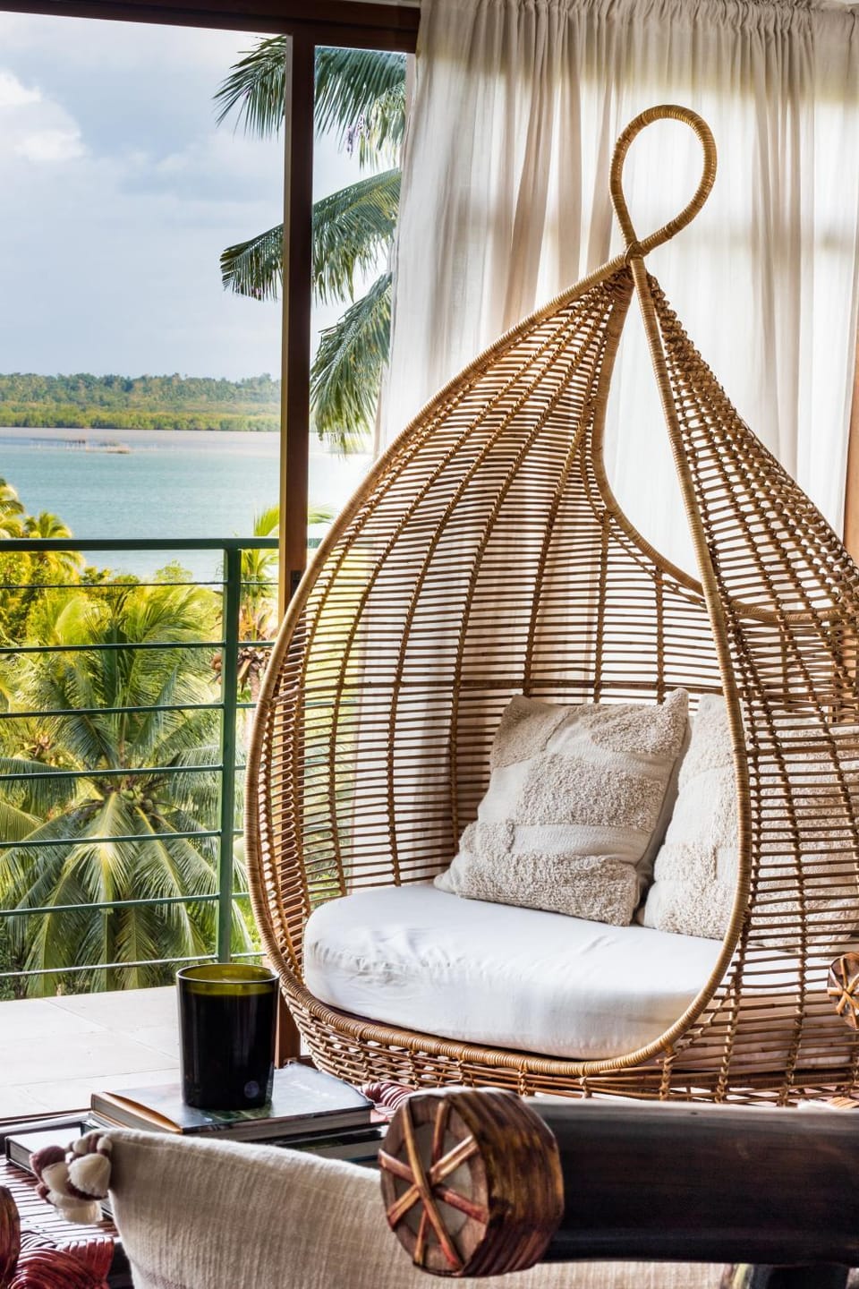 View (from property/room), Decorative detail, Bedroom, Garden view, Sea view